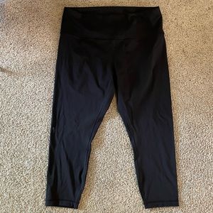 Size 16 Lululemon Wunder Under 23” high rise crop